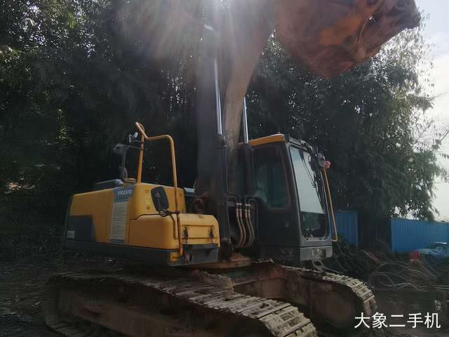 沃尔沃 EC220D 挖掘机