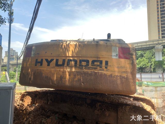 现代 R225-7 挖掘机