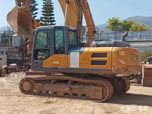 徐工 XE200D 挖掘机