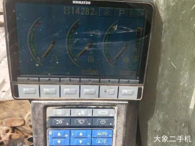 小松 PC200-8 挖掘机