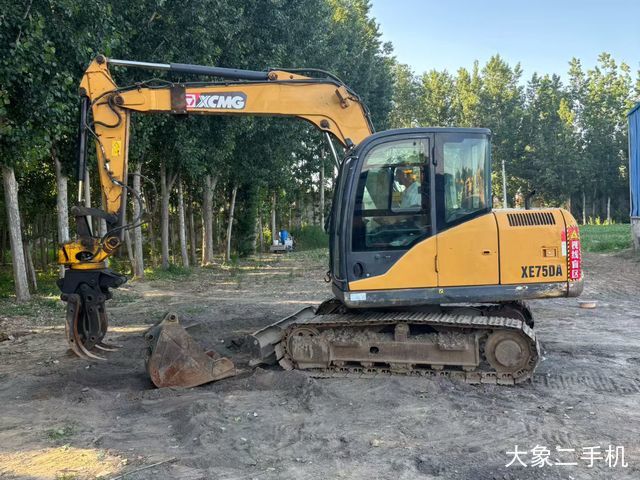 徐工 XE75D 挖掘机