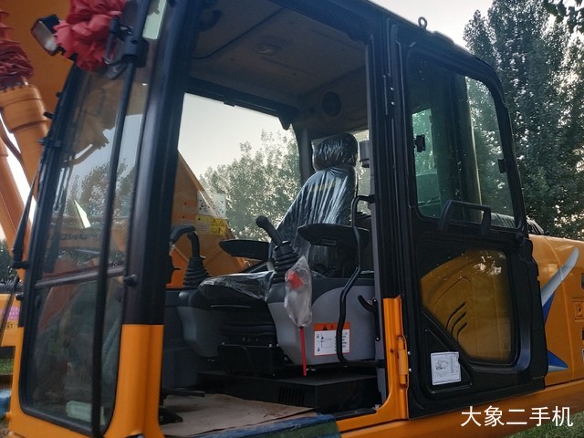 龙工 LG6225E 挖掘机