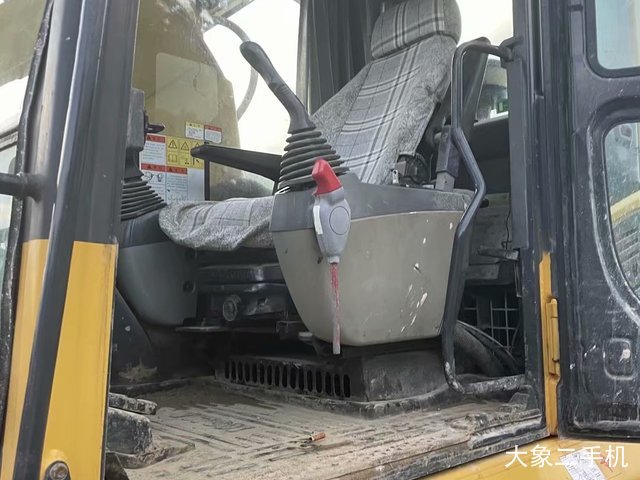 小松 PC240LC-8 挖掘机