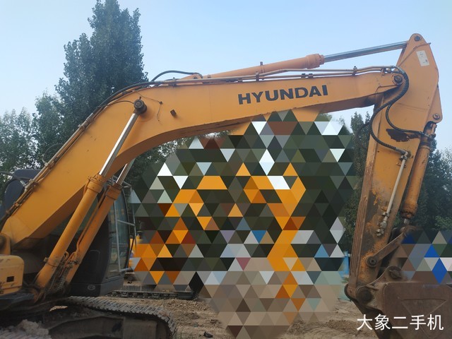 现代 R225LC-7 挖掘机