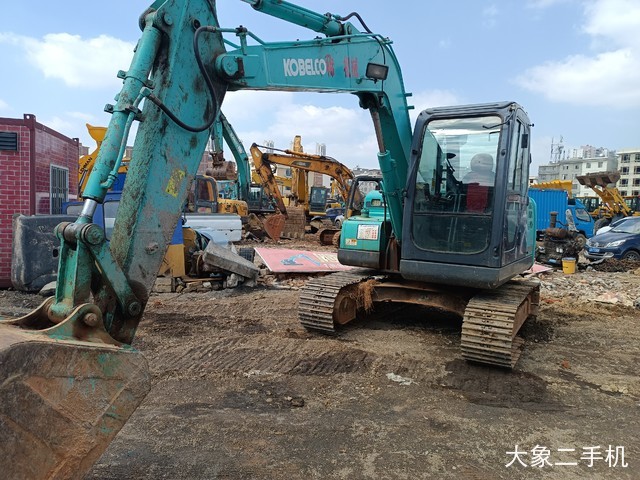 神钢 SK75-8 挖掘机