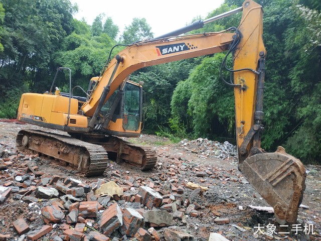 三一重工 SY135C-8 挖掘机