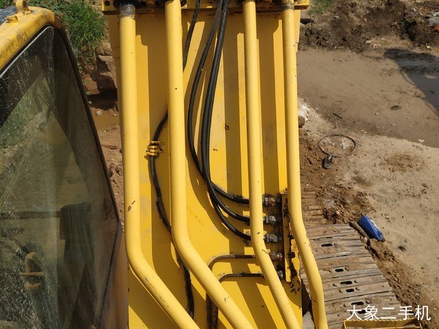 小松 PC220-8M0 挖掘机