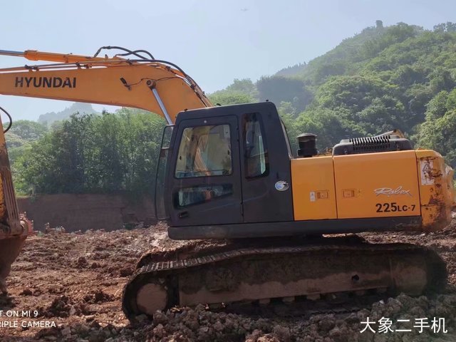 现代 R225LC-7 挖掘机