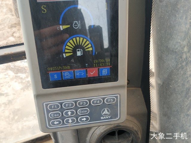 三一重工 SY215C-9 挖掘机