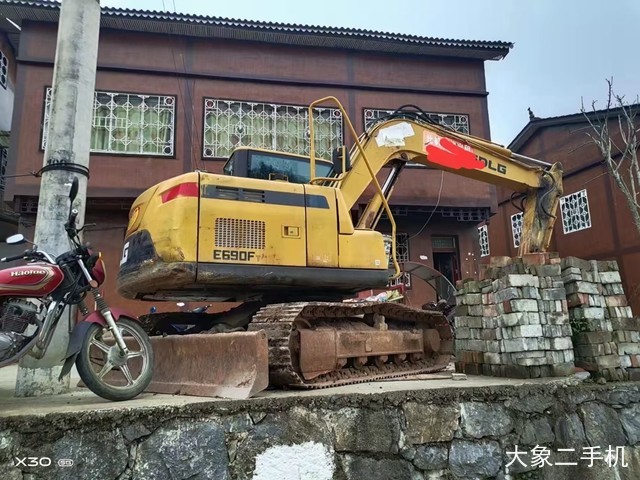 山东临工 E680F 挖掘机