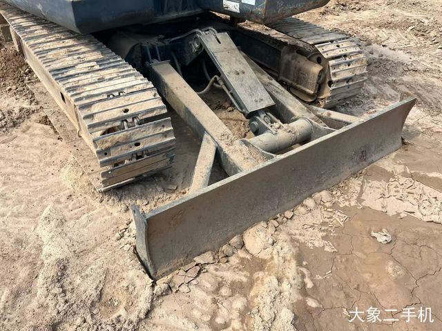 神钢 SK75 挖掘机