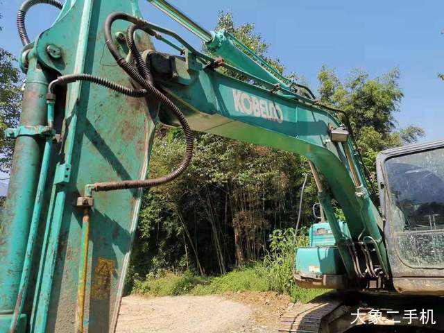 神钢 SK130-8 挖掘机