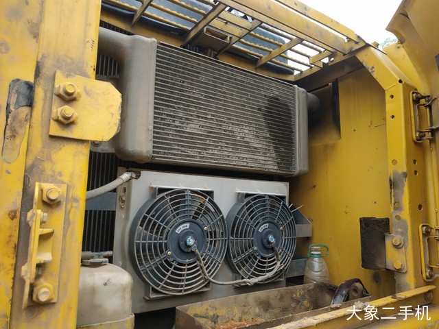 小松 PC220-7 挖掘机