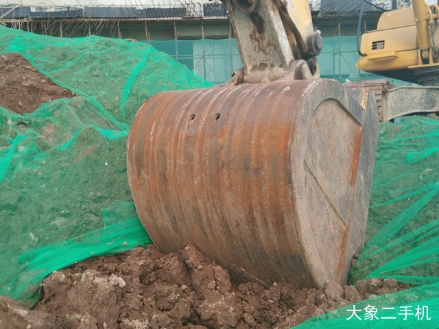 小松 PC240LC-8M0 挖掘机