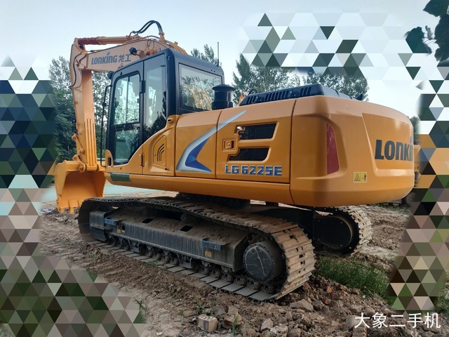龙工 LG6225E 挖掘机