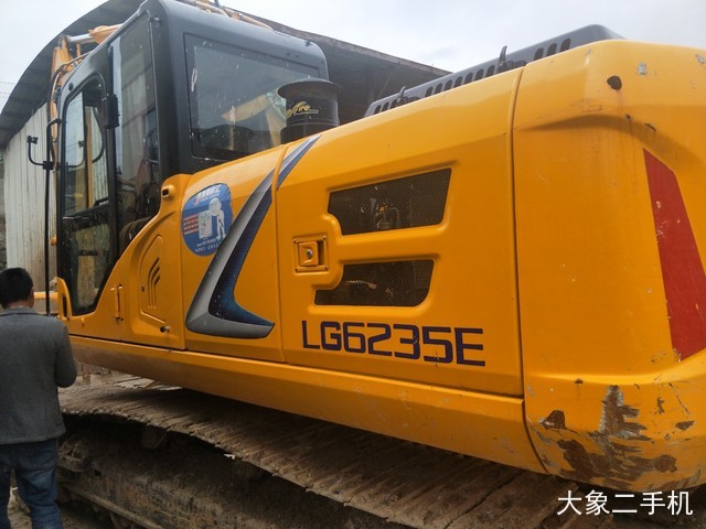 龙工 LG6225E 挖掘机