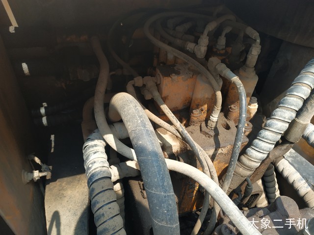 现代 R225LC-7 挖掘机