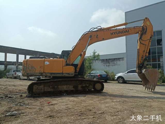 现代 R225-7 挖掘机