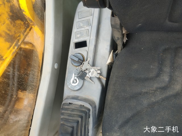 龙工 LG6225 挖掘机