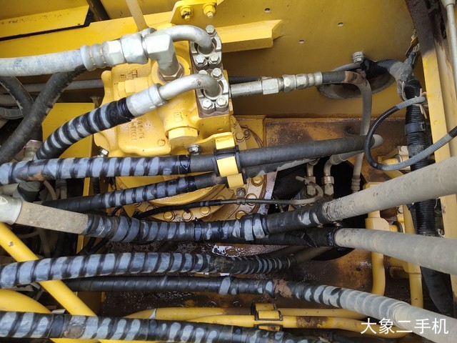 小松 PC240LC-8M0 挖掘机