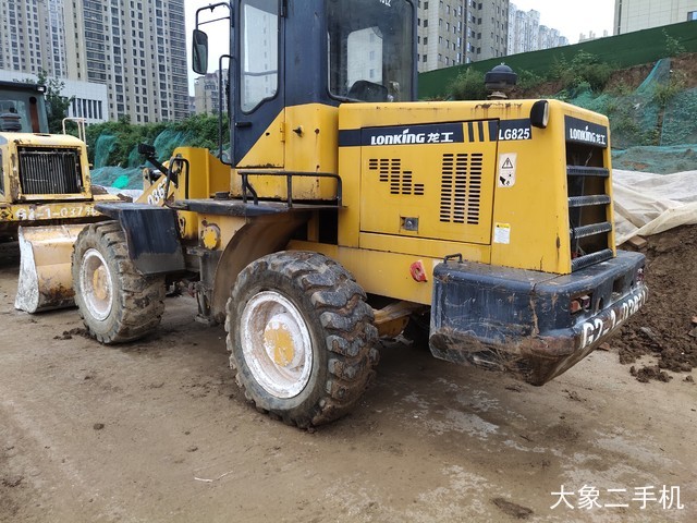 龙工 LG825 装载机
