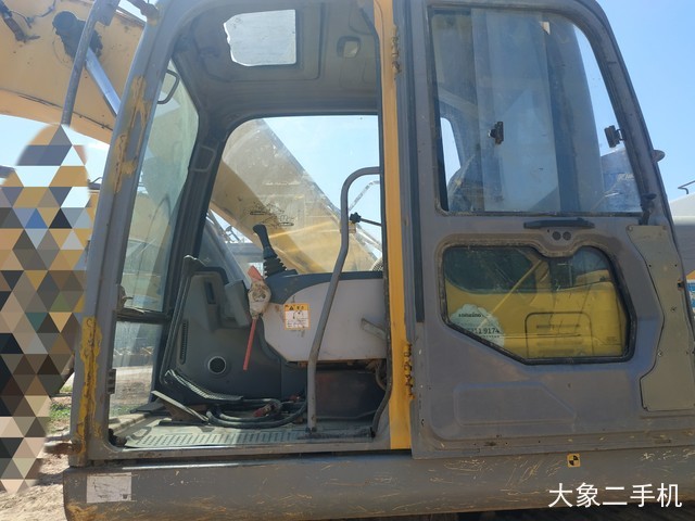 徐工 XE215C 挖掘机