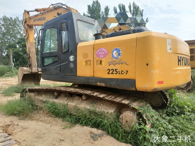 现代 R225LC-7 挖掘机