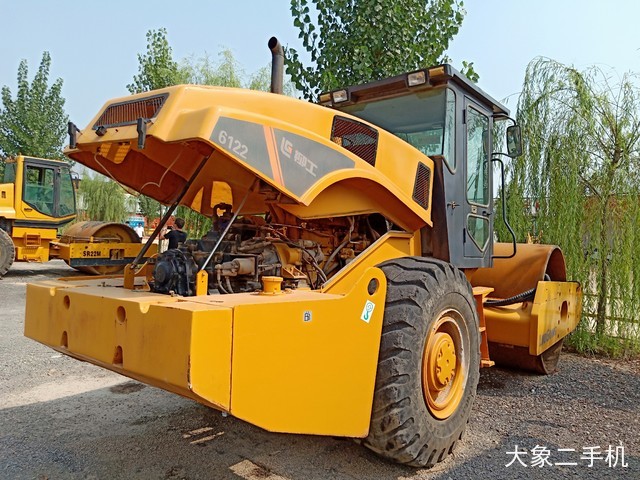柳工 CLG6122 压路机