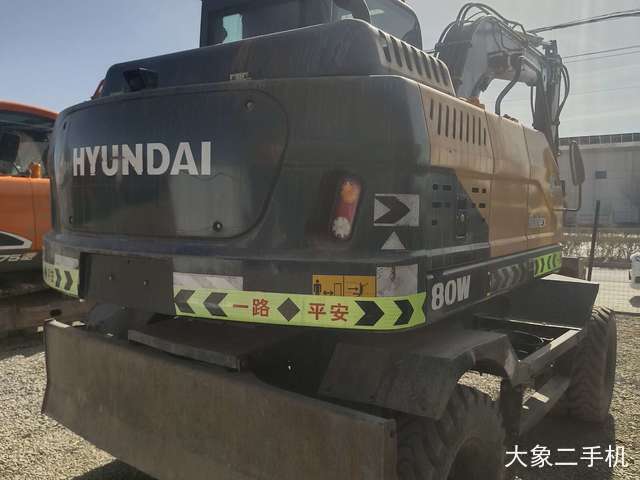 现代 R180W-9A 挖掘机