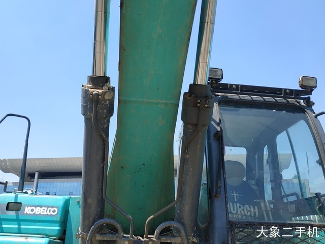 神钢 SK270D-8 挖掘机