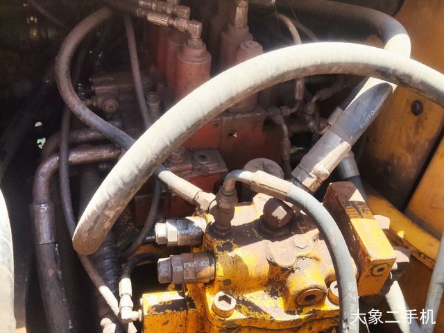 现代 R225-7 挖掘机