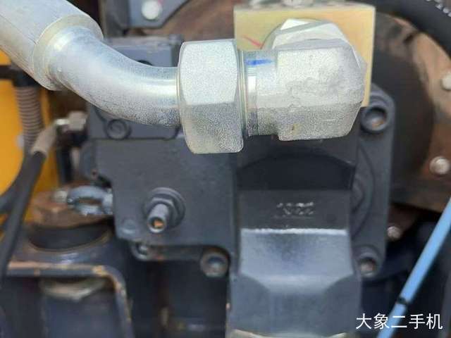 徐工 XE75D 挖掘机