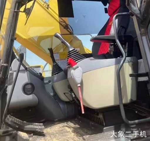 小松 PC200-8 挖掘机