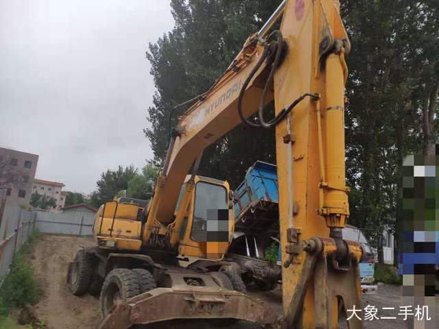 现代 R210W-5 挖掘机