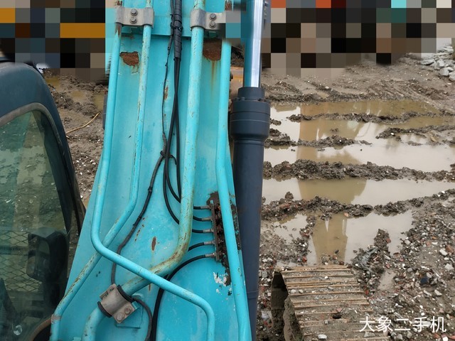 神钢 SK270D-8 挖掘机