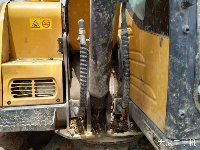 徐工 XE75D 挖掘机