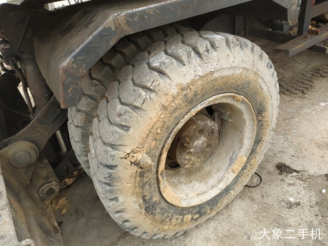 现代 R210W-5 挖掘机