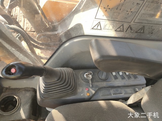 三一重工 SY215C-8 挖掘机