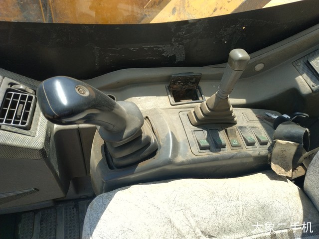 龙工 LG6060D 挖掘机