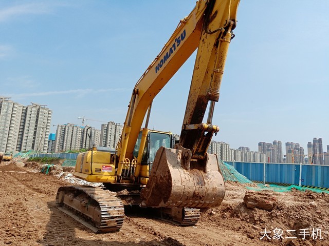 小松 PC240LC-8M0 挖掘机