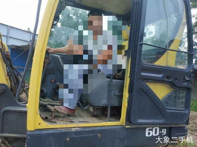 现代 R60-9 挖掘机