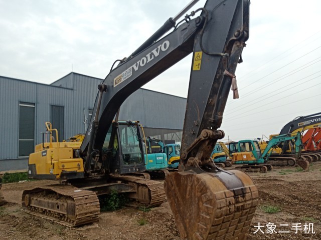 沃尔沃 EC250D 挖掘机