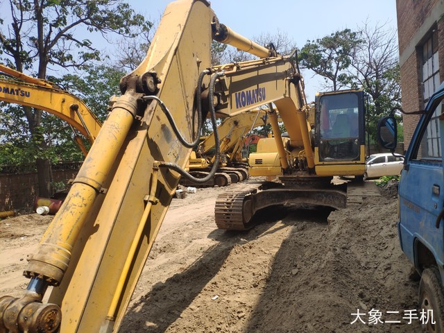 小松 PC240LC-8 挖掘机