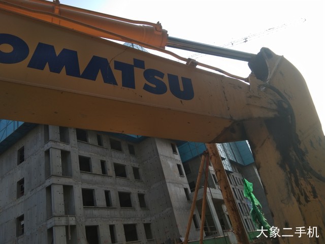 小松 PC220-8M0 挖掘机