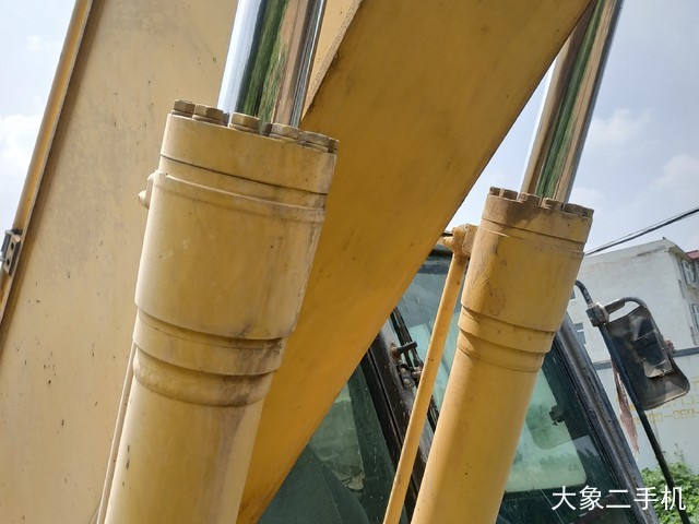 小松 PC210-8 挖掘机