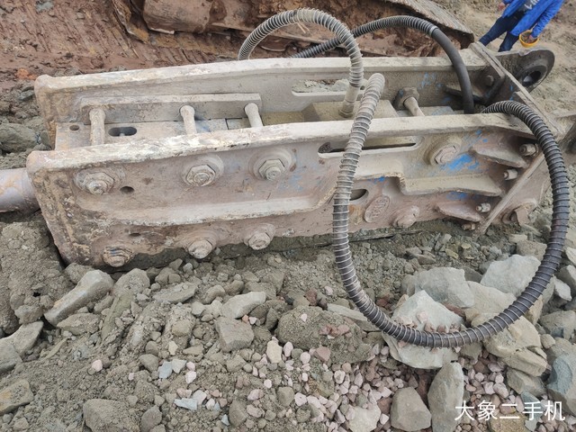 现代 R225-7 挖掘机