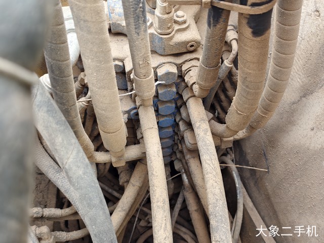 山东临工 E680F 挖掘机