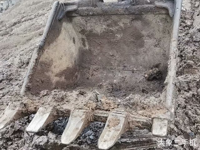 卡特彼勒 320B 挖掘机