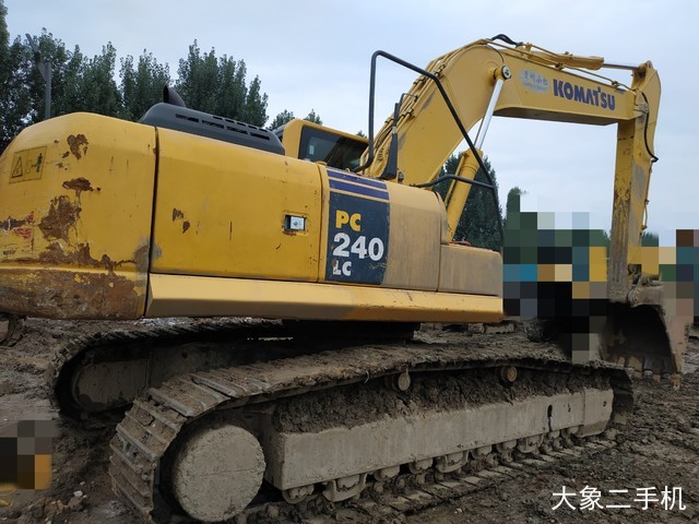 小松 PC240LC-8M0 挖掘机