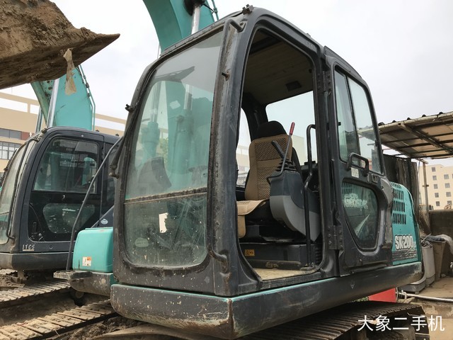 神钢 SK140LC-8 挖掘机